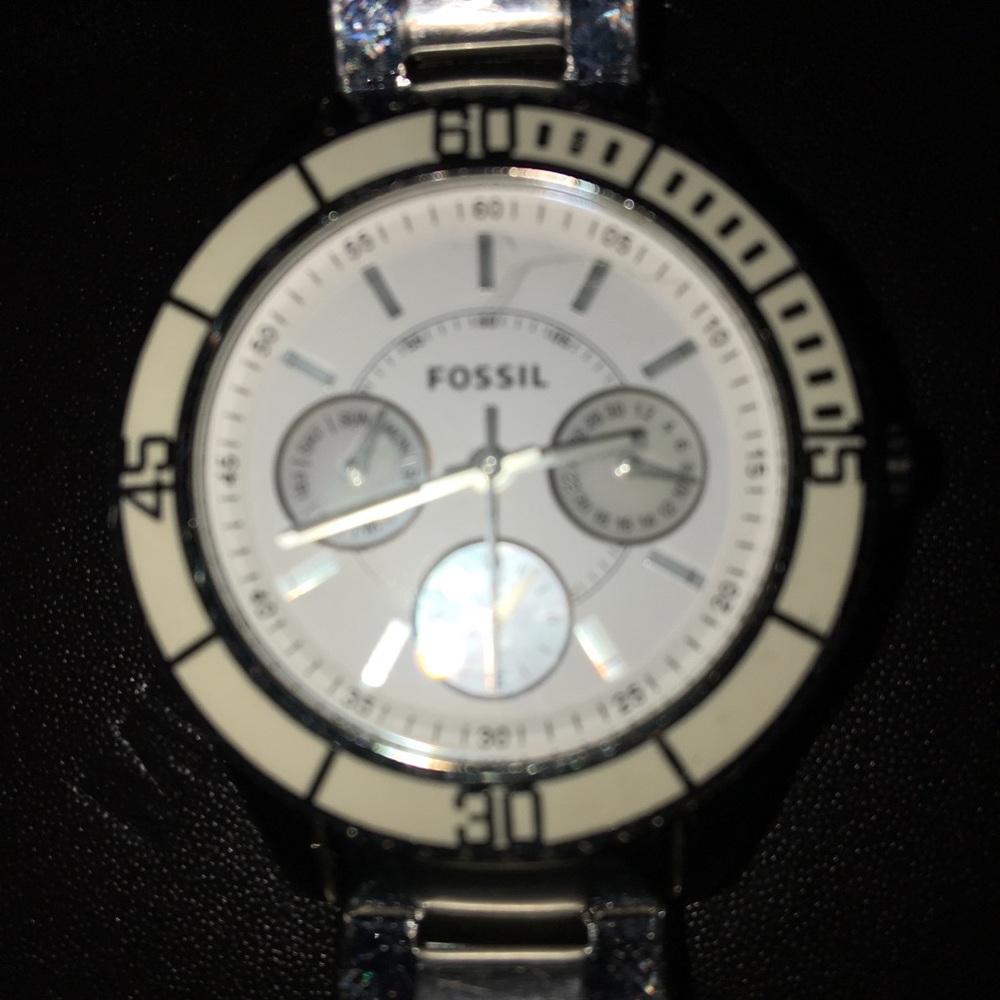 FOSSIL Silver Oversized Watch - Picture 2 of 8